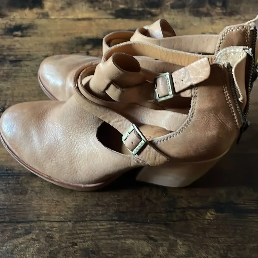 Korkease Leather Womens Stina Booties  in Cachmere Size 7.5
